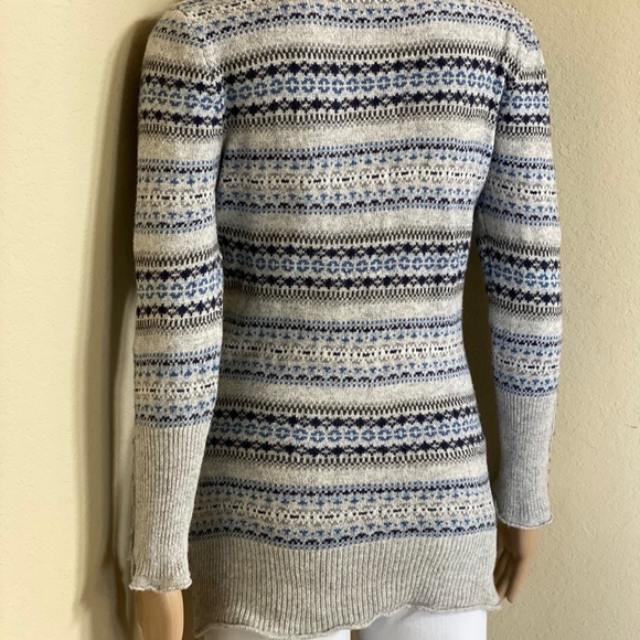 Kaisely V-Neck Sweater - Picture 3 of 9